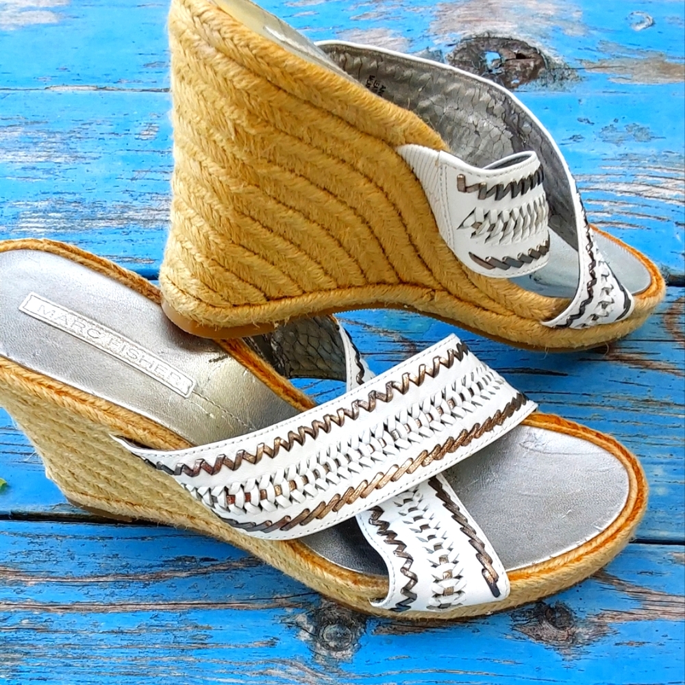MARC FISHER- White leather sandals,sz 8m